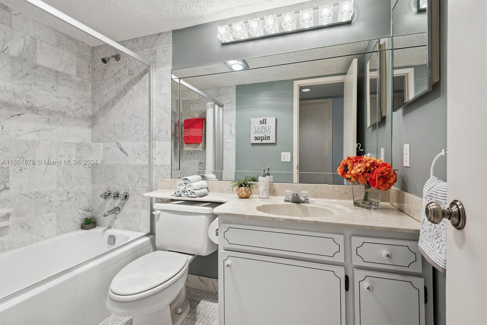 HOLLYBROOK GOLF AND - Residential