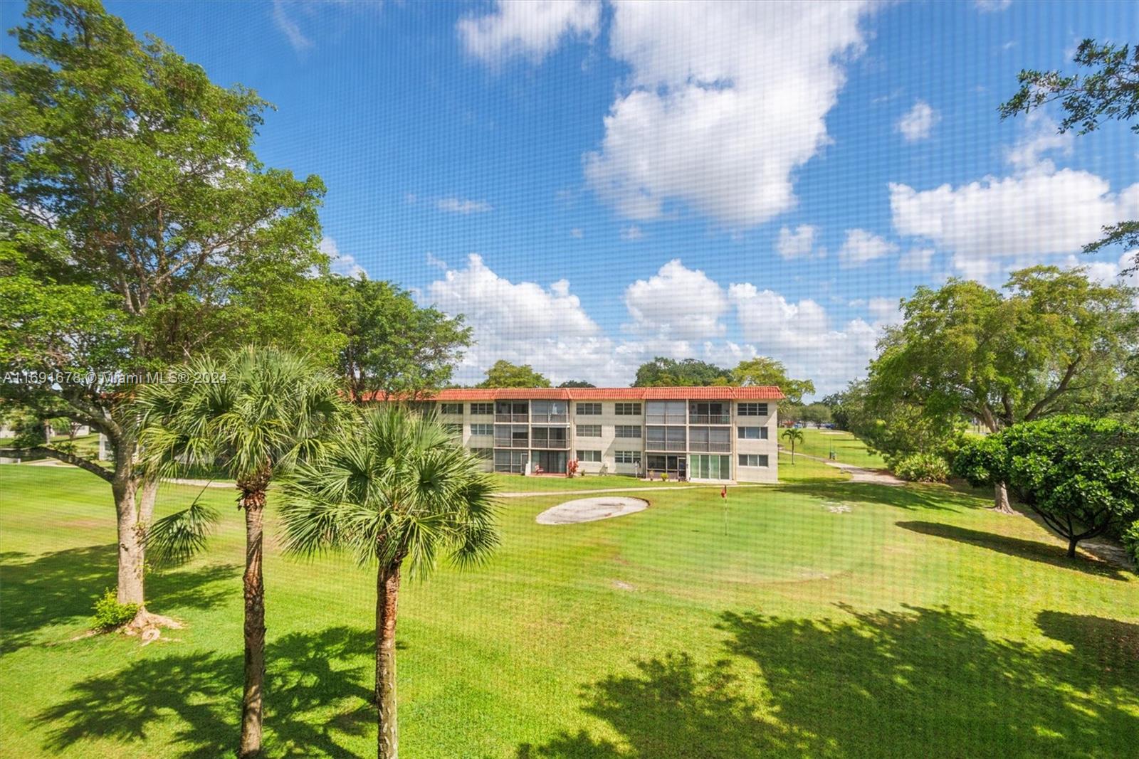 HOLLYBROOK GOLF AND - Residential