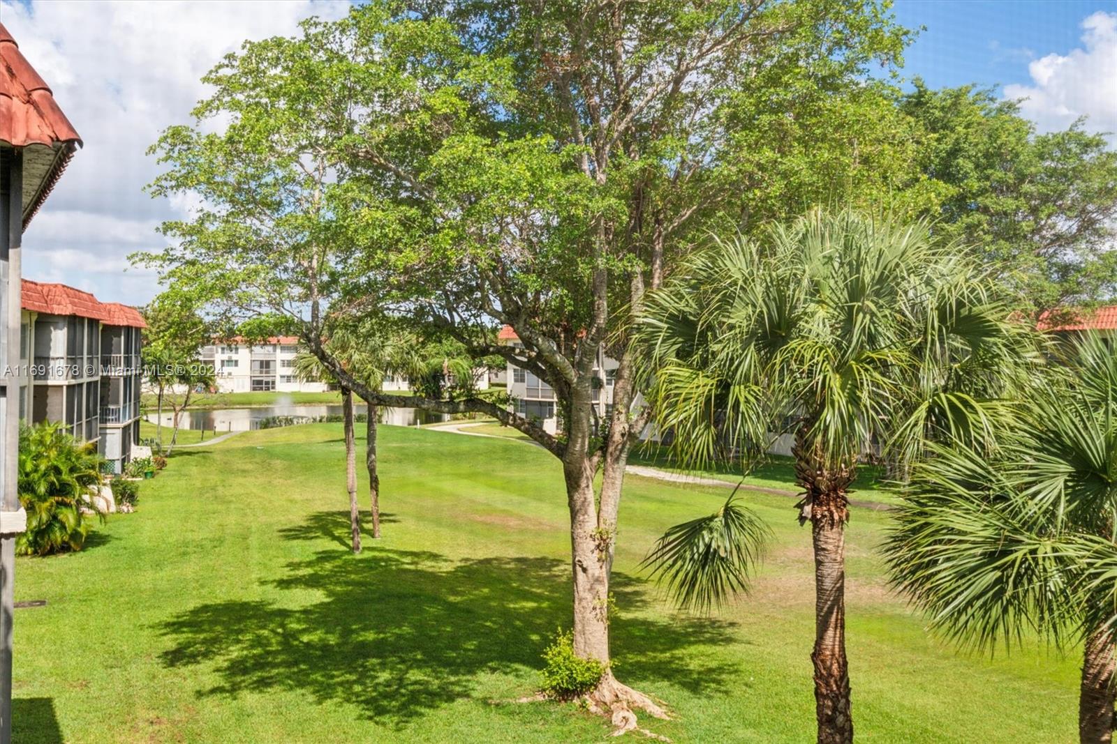 HOLLYBROOK GOLF AND - Residential