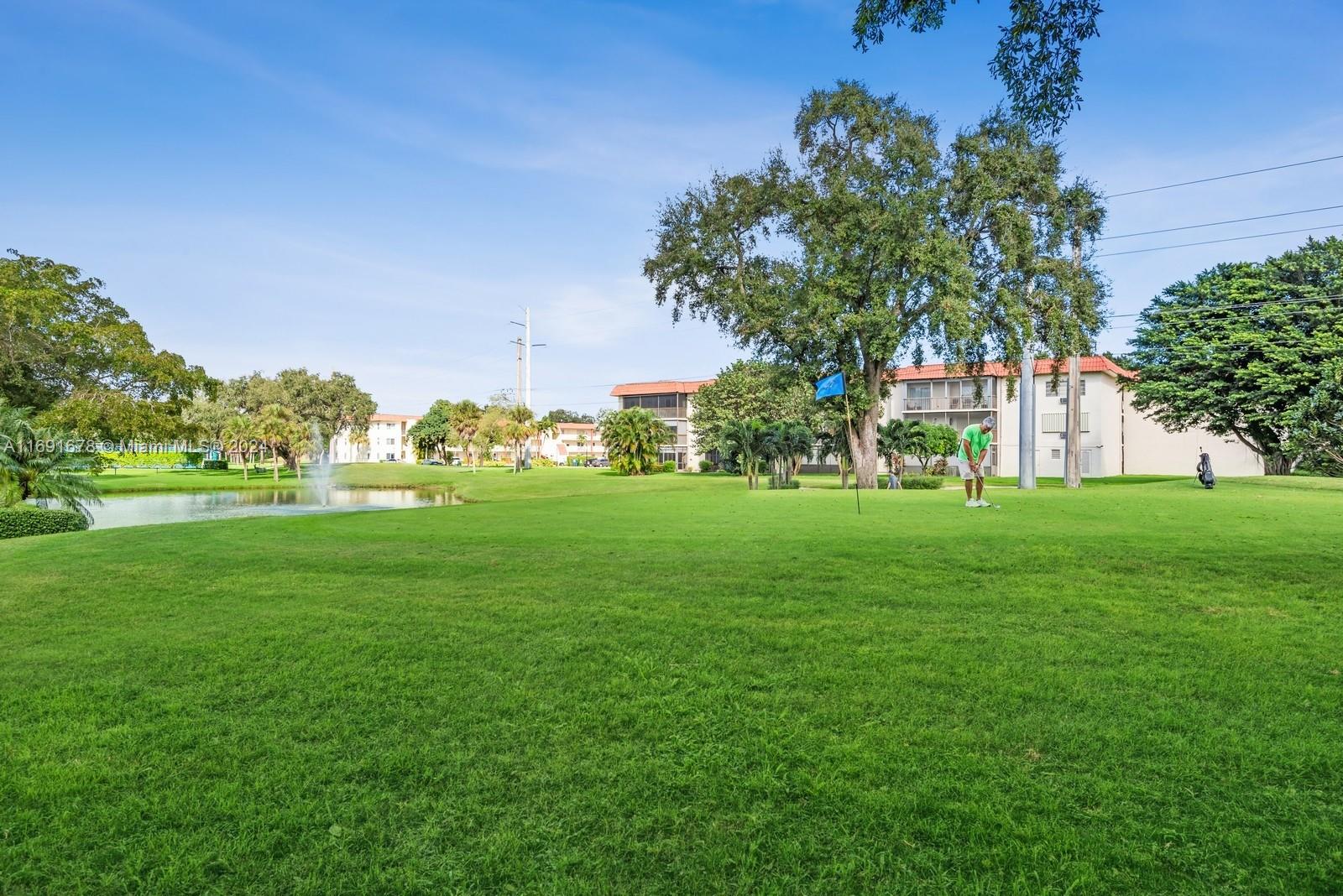HOLLYBROOK GOLF AND - Residential