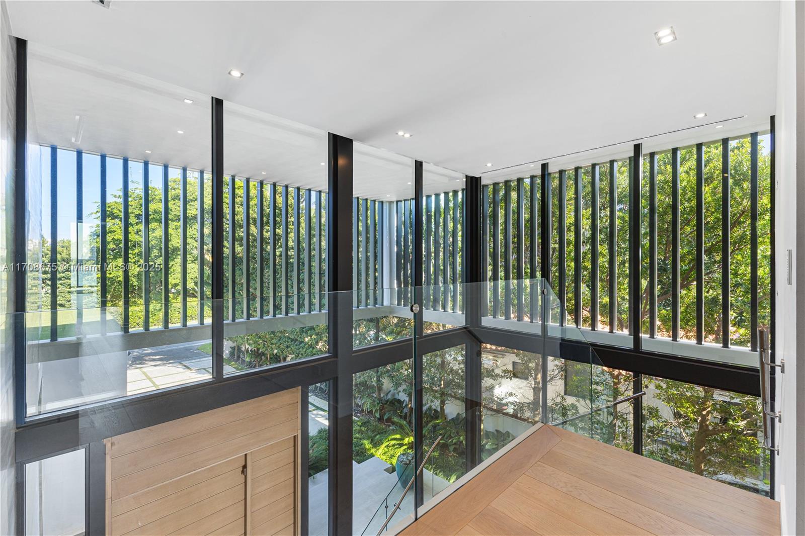 SAN MARINO ISLAND - Residential