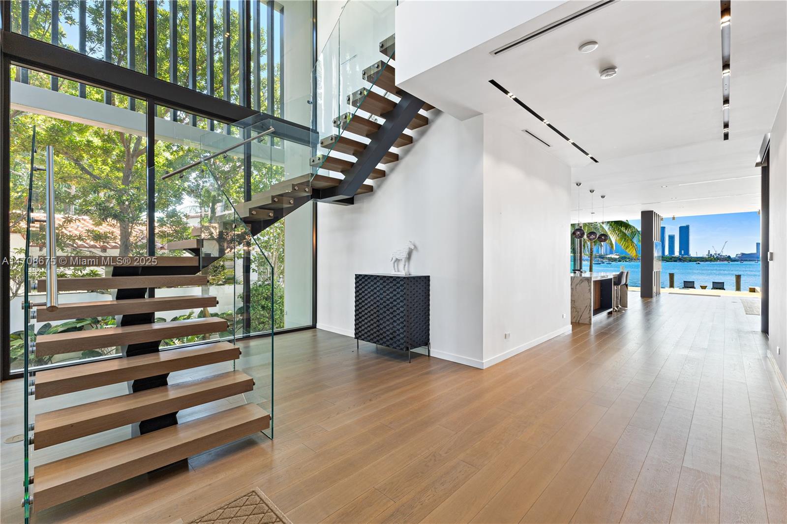 SAN MARINO ISLAND - Residential