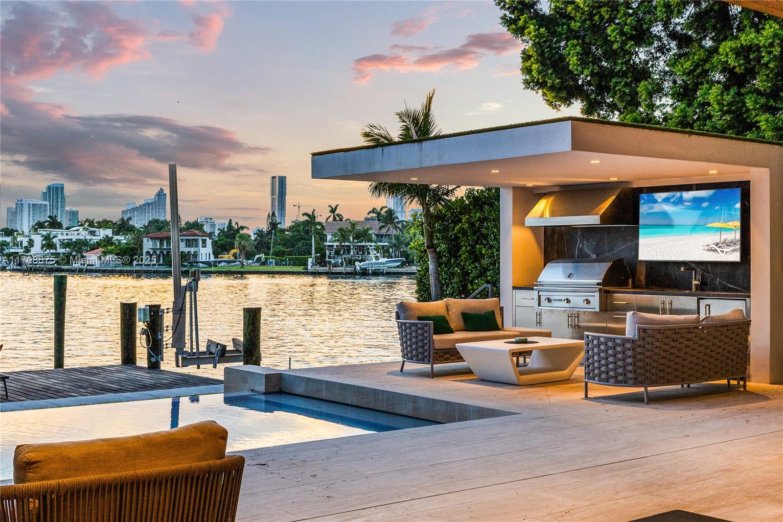 SAN MARINO ISLAND - Residential