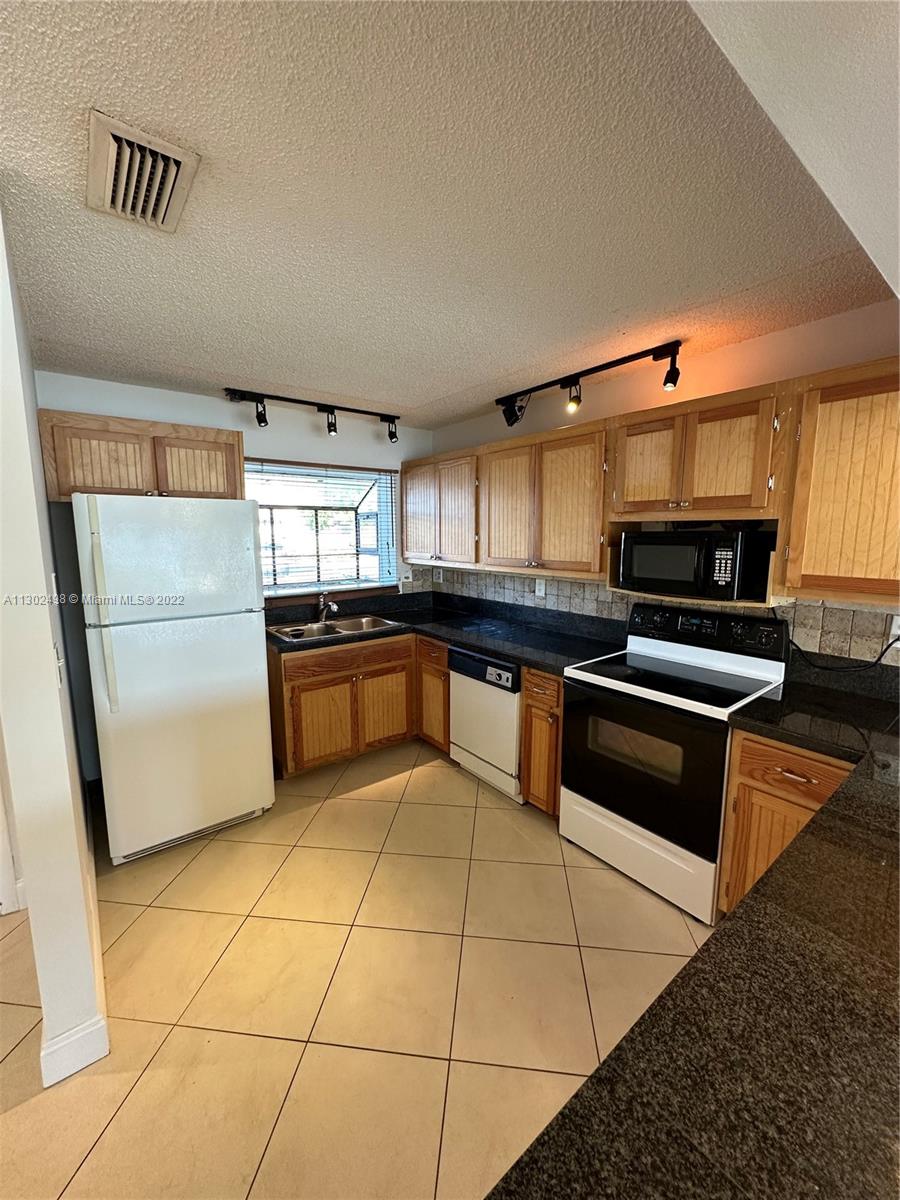 WOODLAKE ISLES - Residential