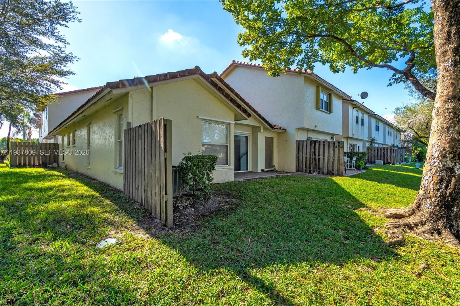 PEMBROKE POINTE - Residential