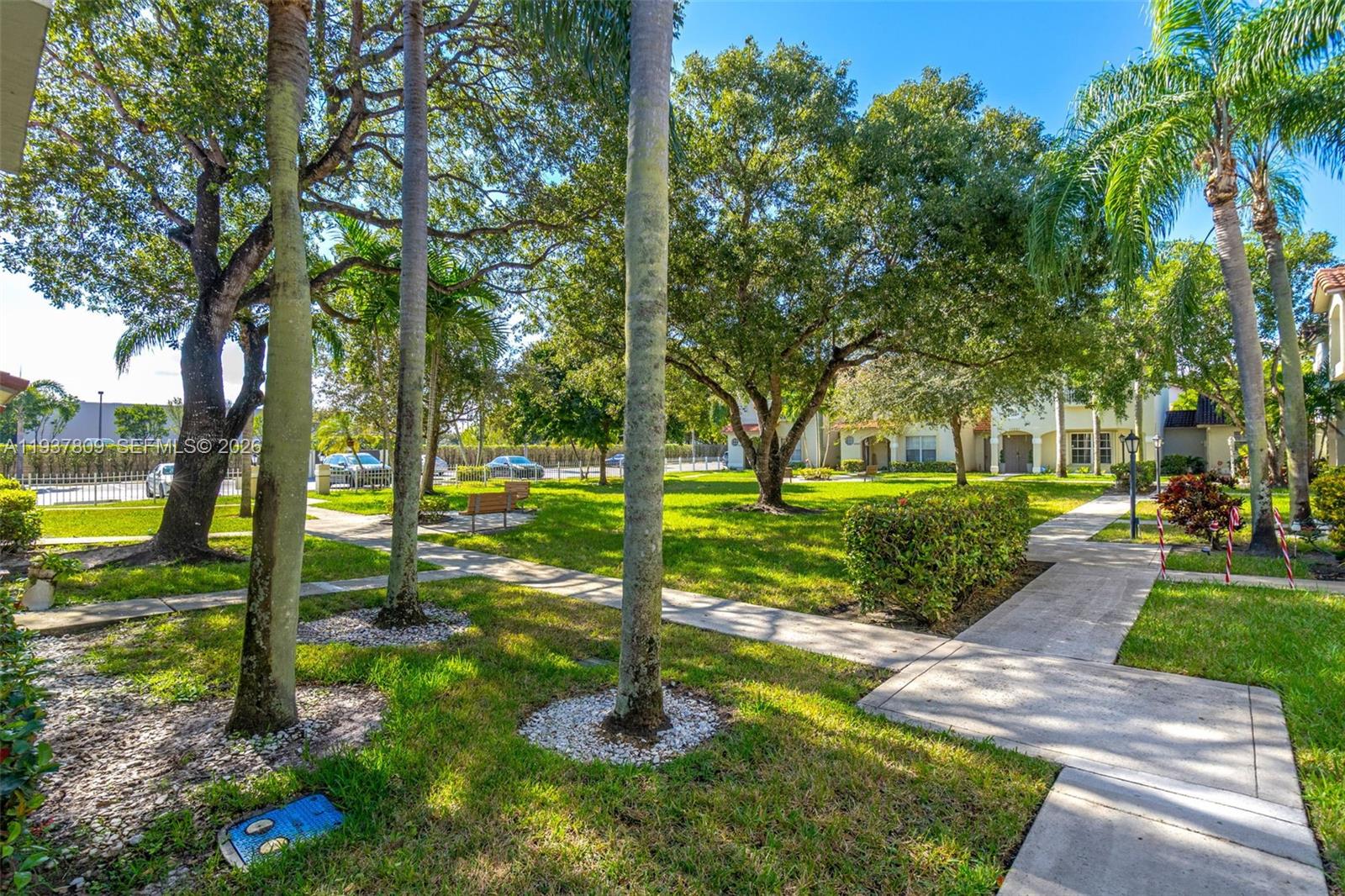 PEMBROKE POINTE - Residential