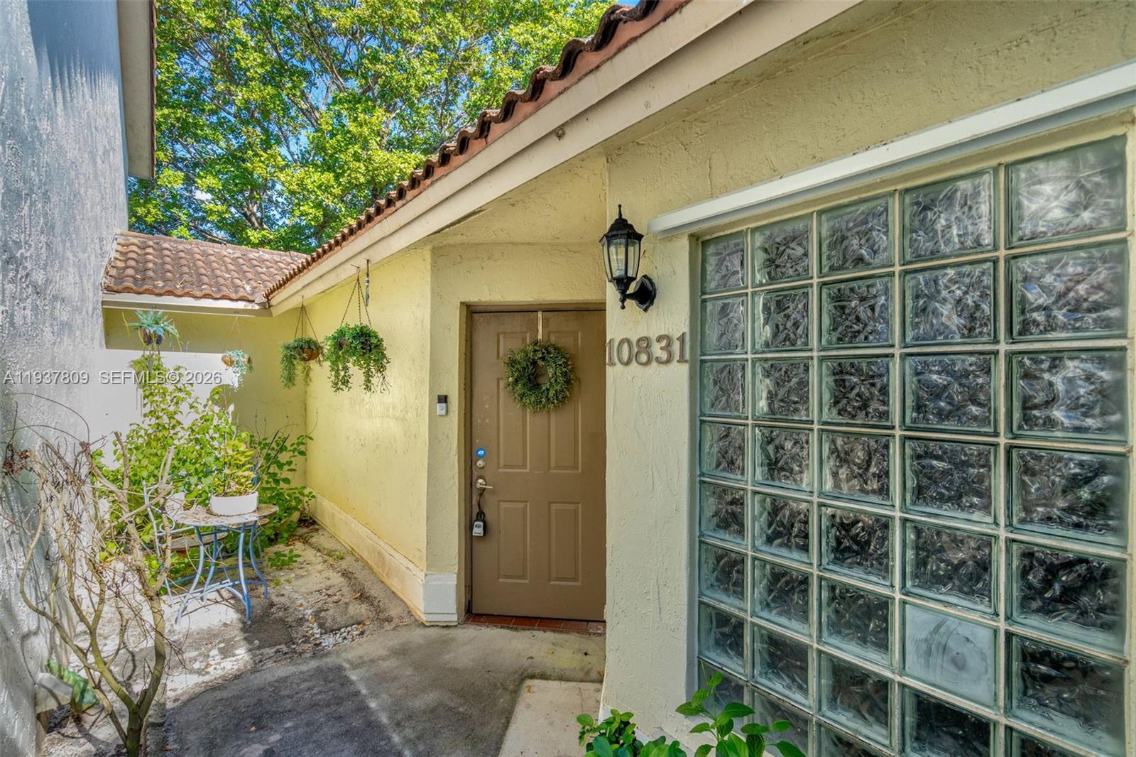 PEMBROKE POINTE - Residential
