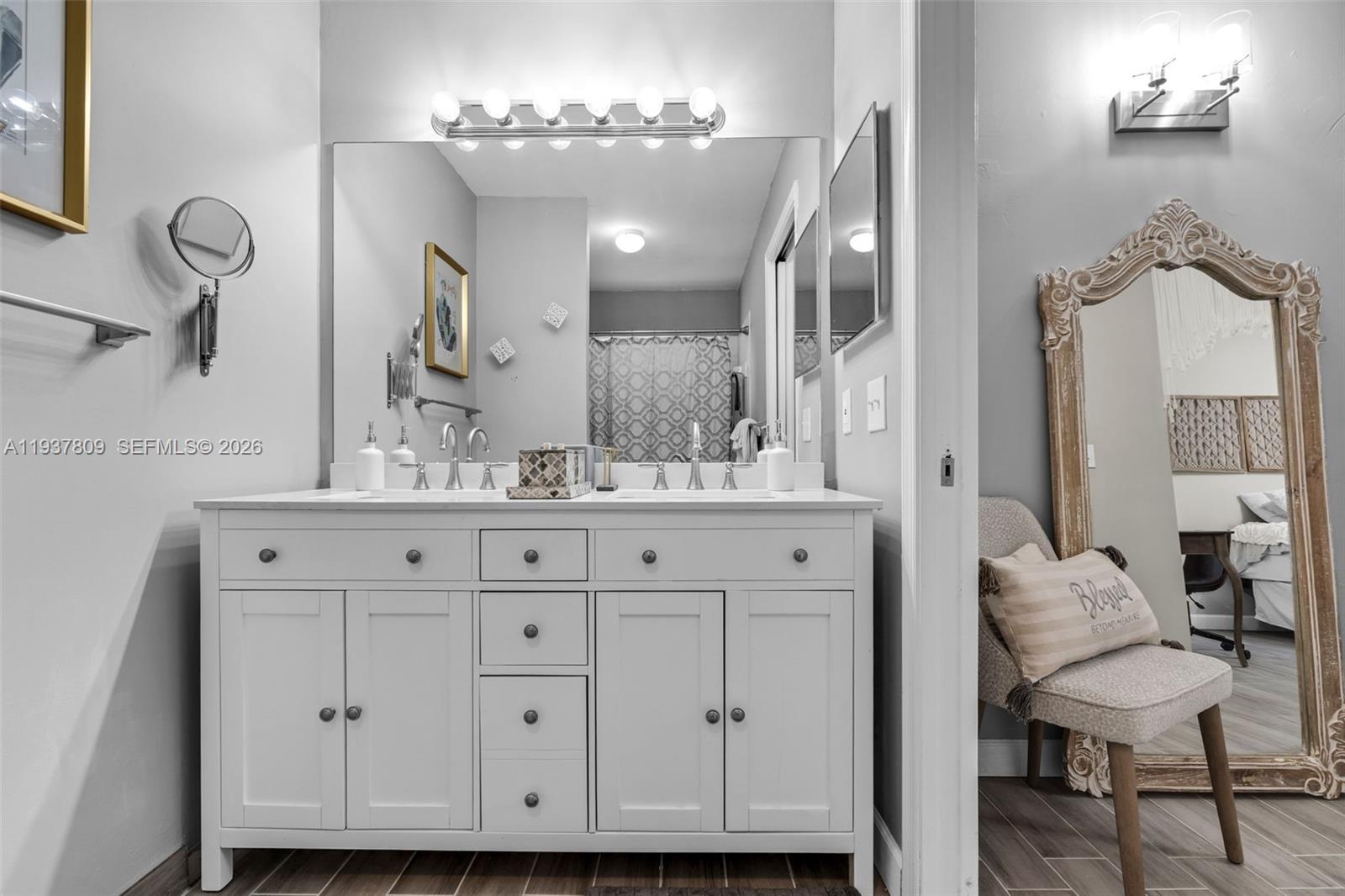 PEMBROKE POINTE - Residential