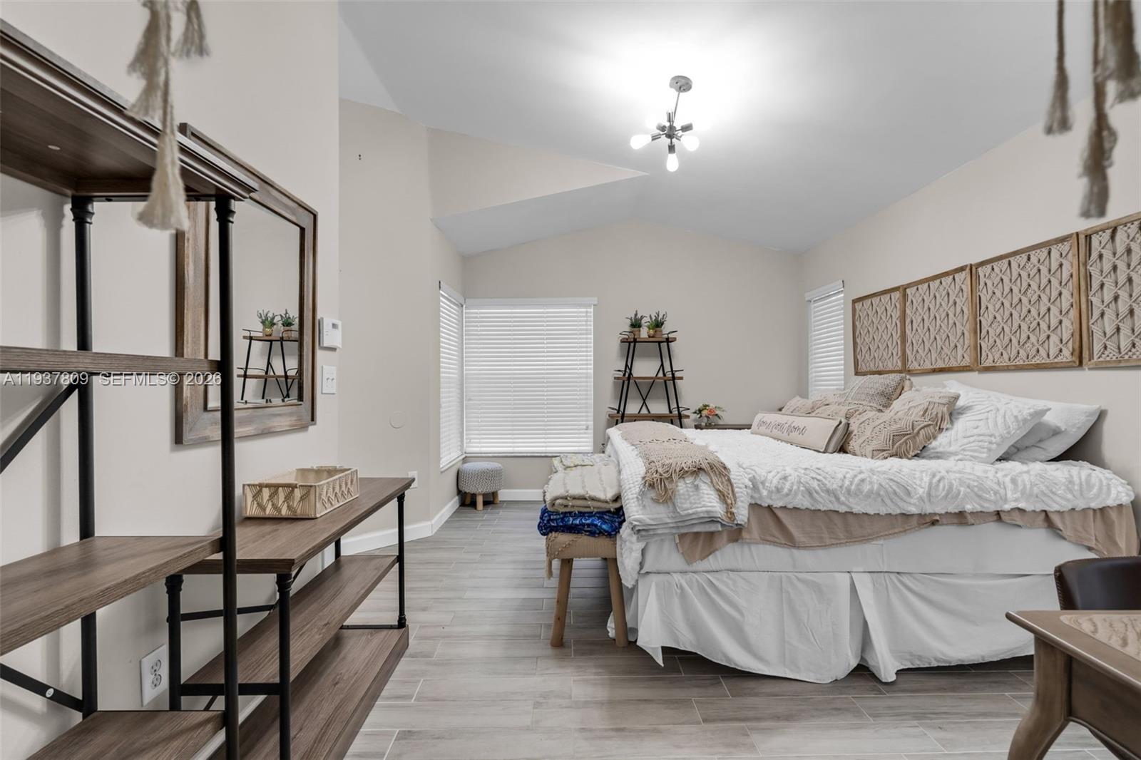 PEMBROKE POINTE - Residential