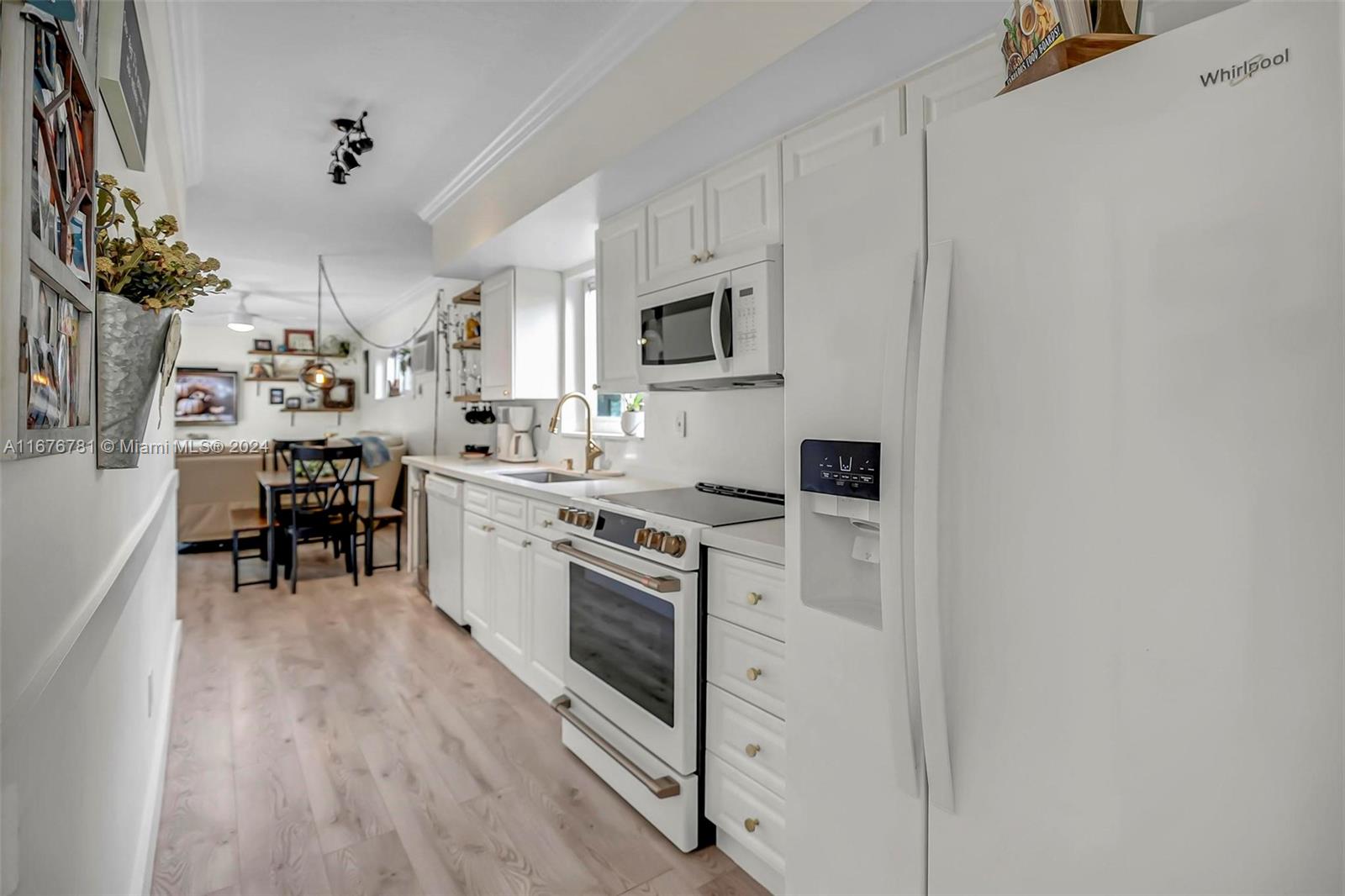 PALM SPRINGS NORTH SEC D - Residential Lease