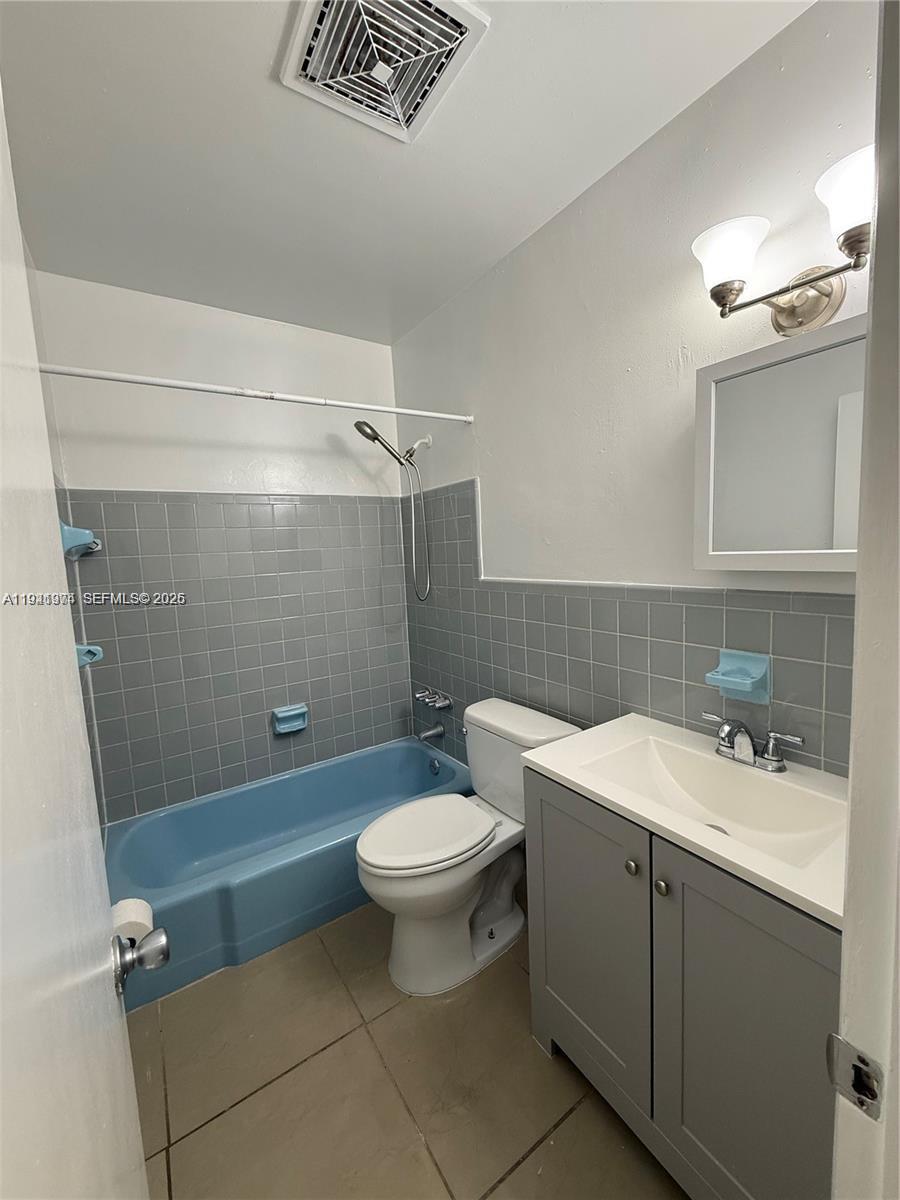 TOWN COLONY CONDO - Residential