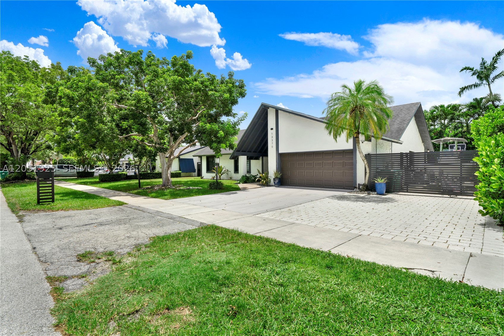 CALUSA CLUB ESTATES 5TH A - Residential