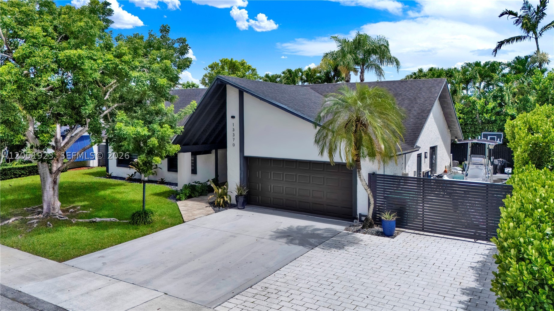 CALUSA CLUB ESTATES 5TH A - Residential