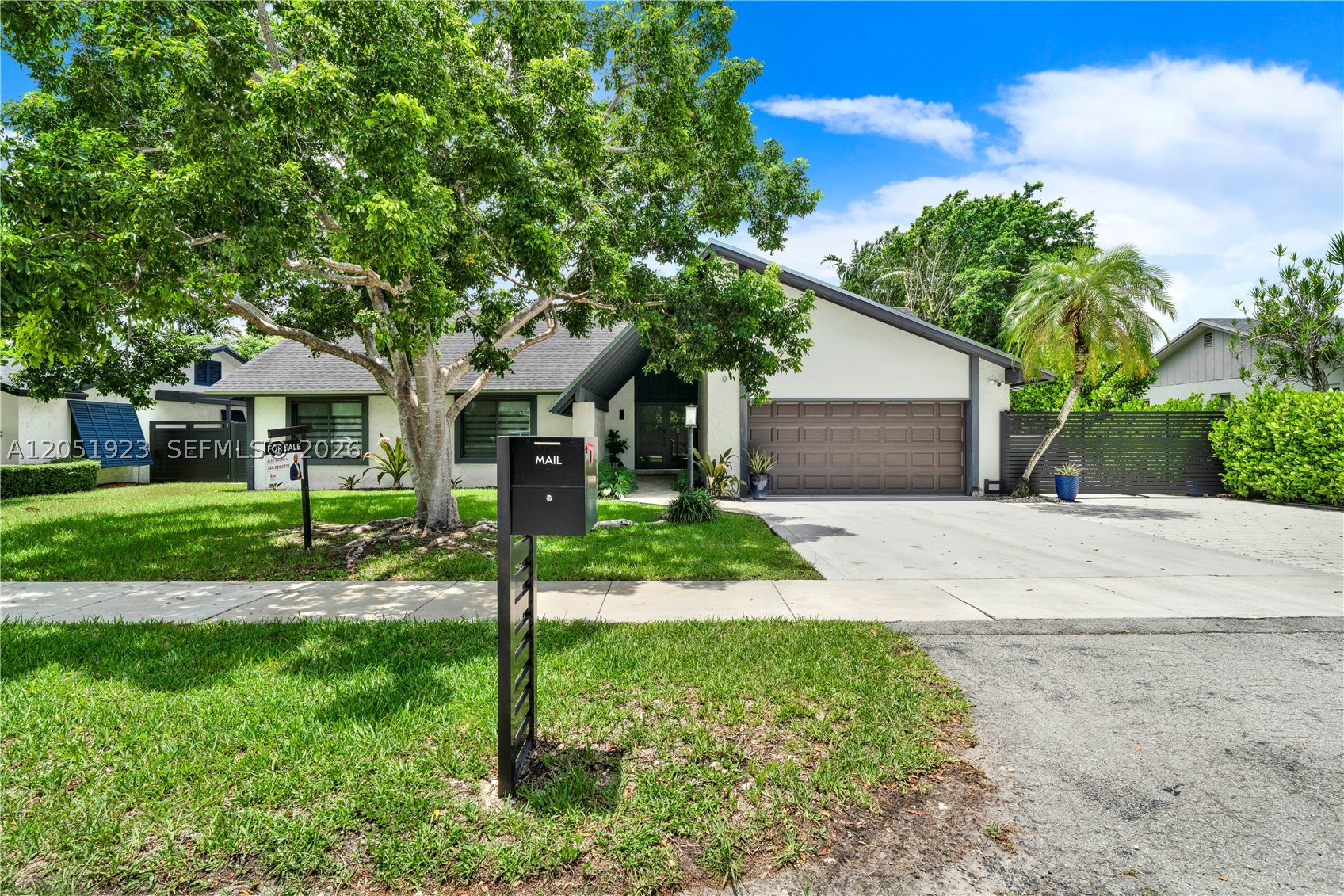 CALUSA CLUB ESTATES 5TH A - Residential