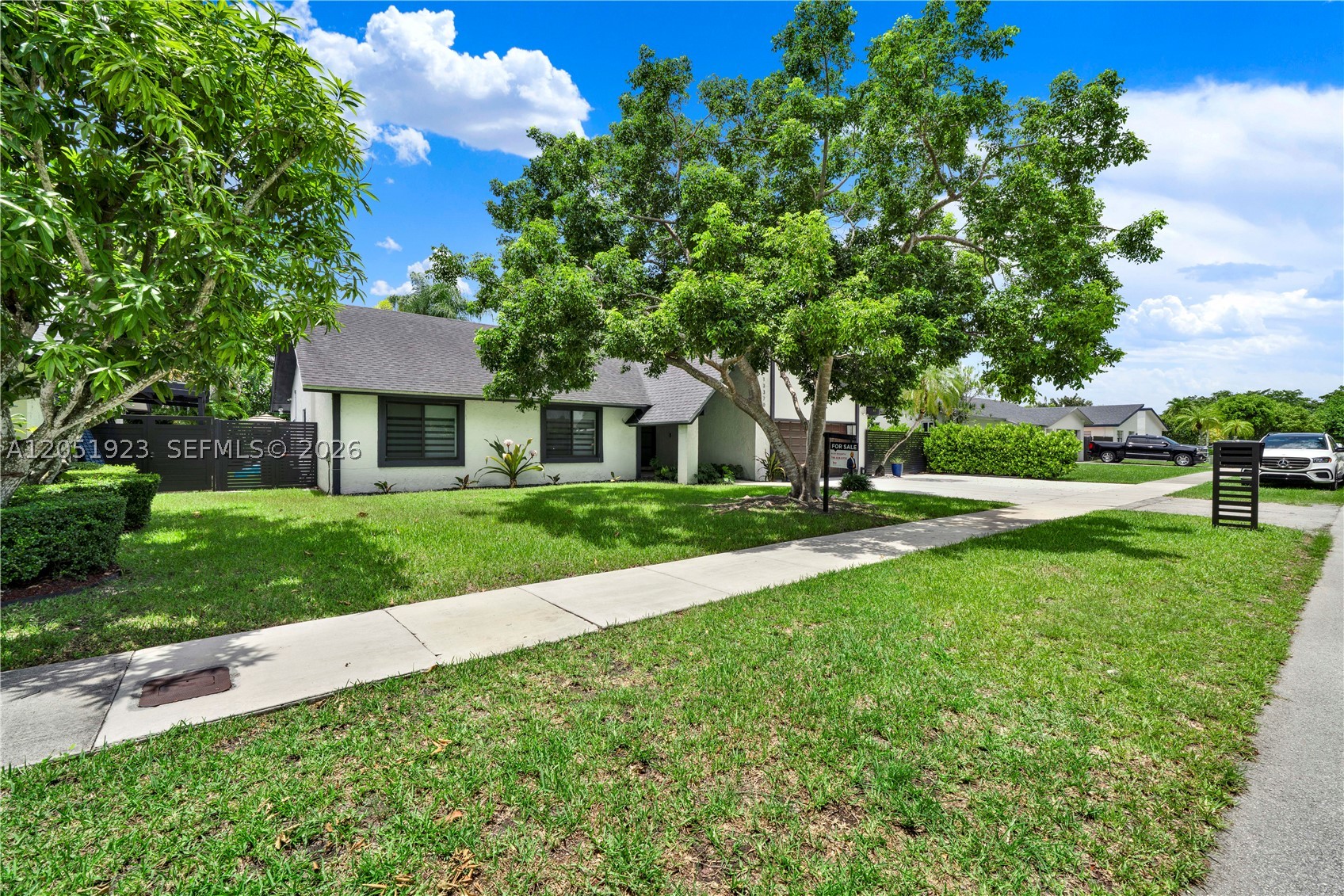 CALUSA CLUB ESTATES 5TH A - Residential