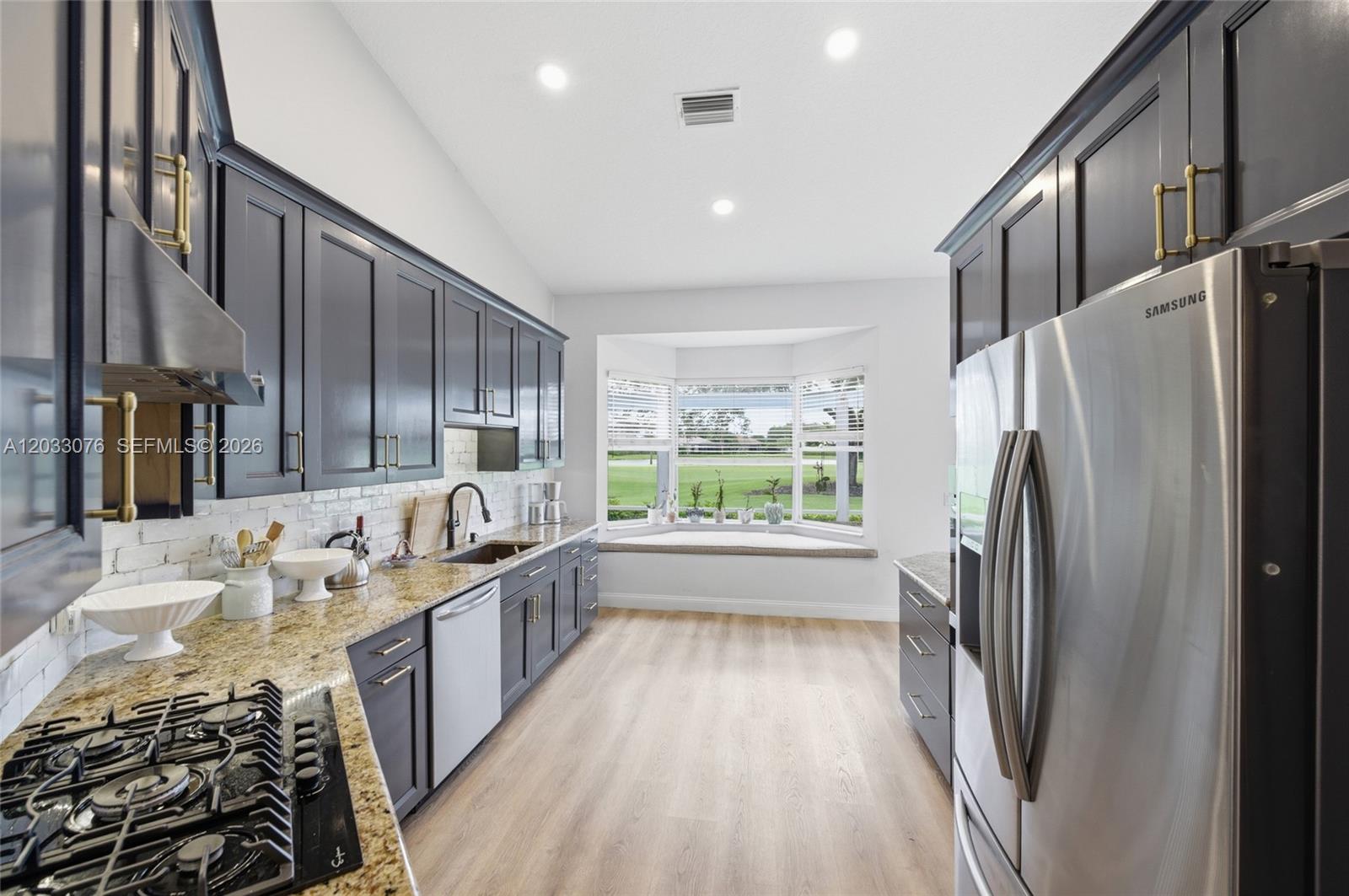 IBIS GOLF AND COUNTRY CLU - Residential Lease