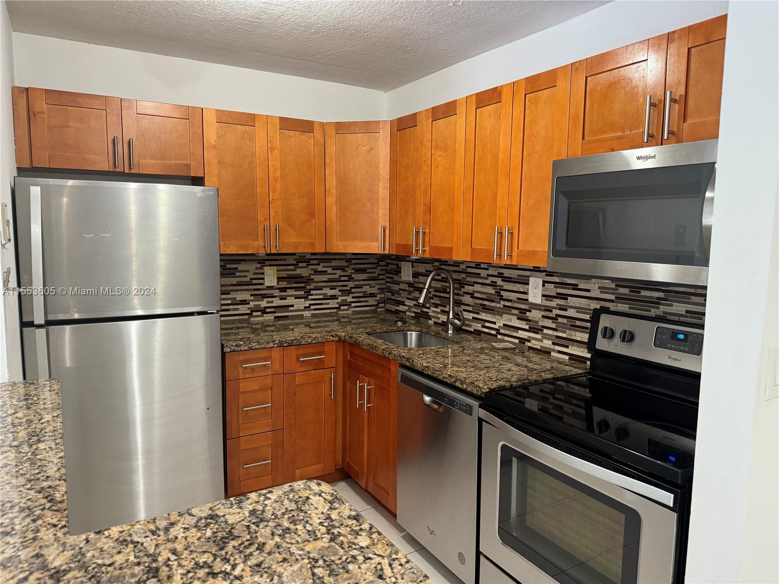 THE COURTS AT KENDALL CON - Residential Lease