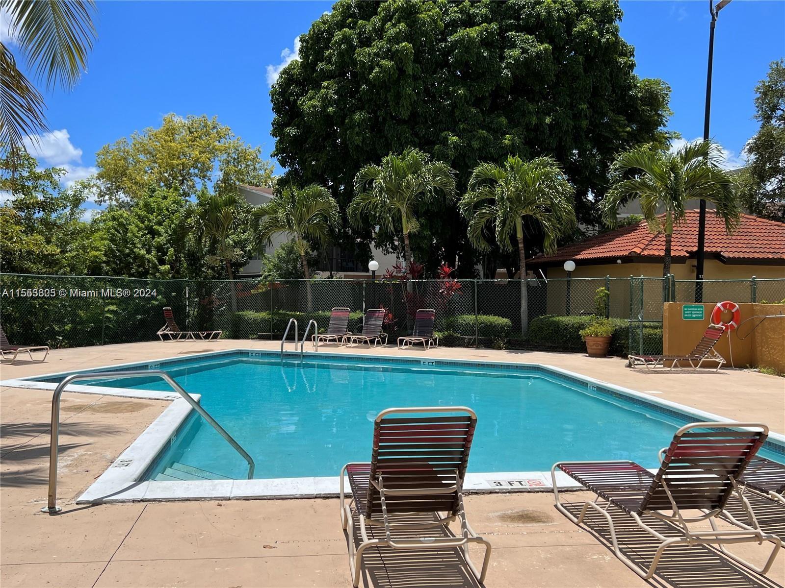 THE COURTS AT KENDALL CON - Residential Lease