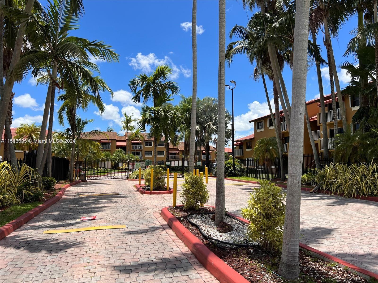 THE COURTS AT KENDALL CON - Residential Lease