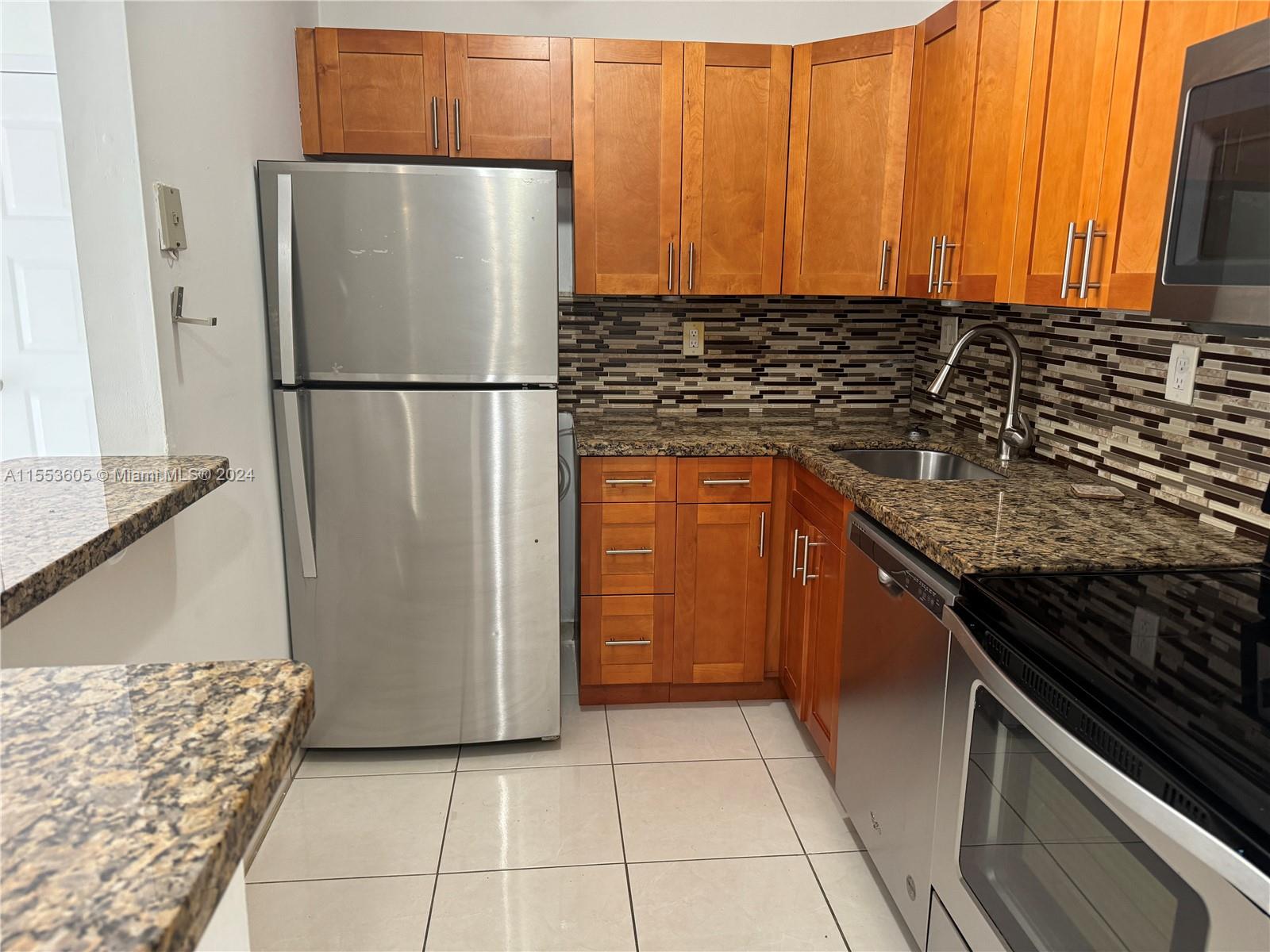 THE COURTS AT KENDALL CON - Residential Lease