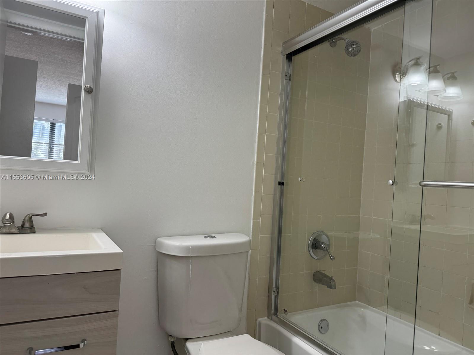THE COURTS AT KENDALL CON - Residential Lease