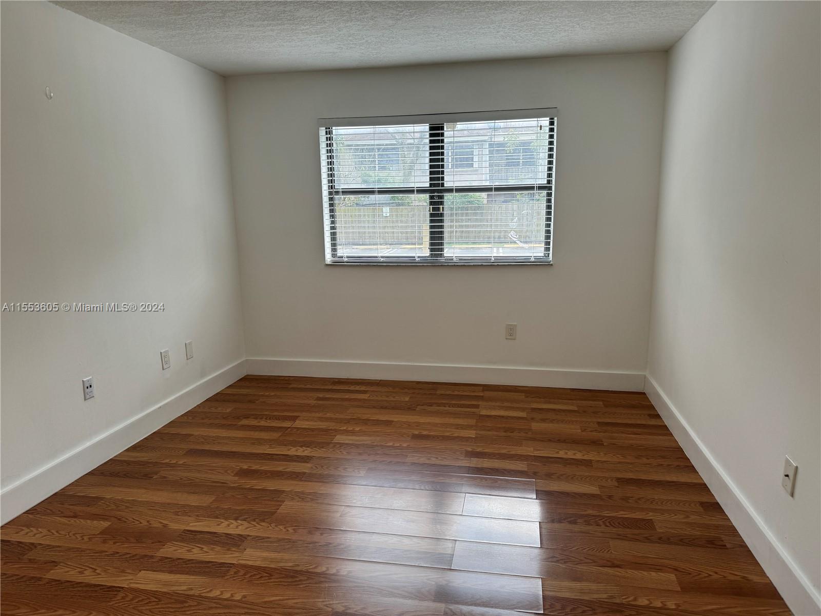 THE COURTS AT KENDALL CON - Residential Lease