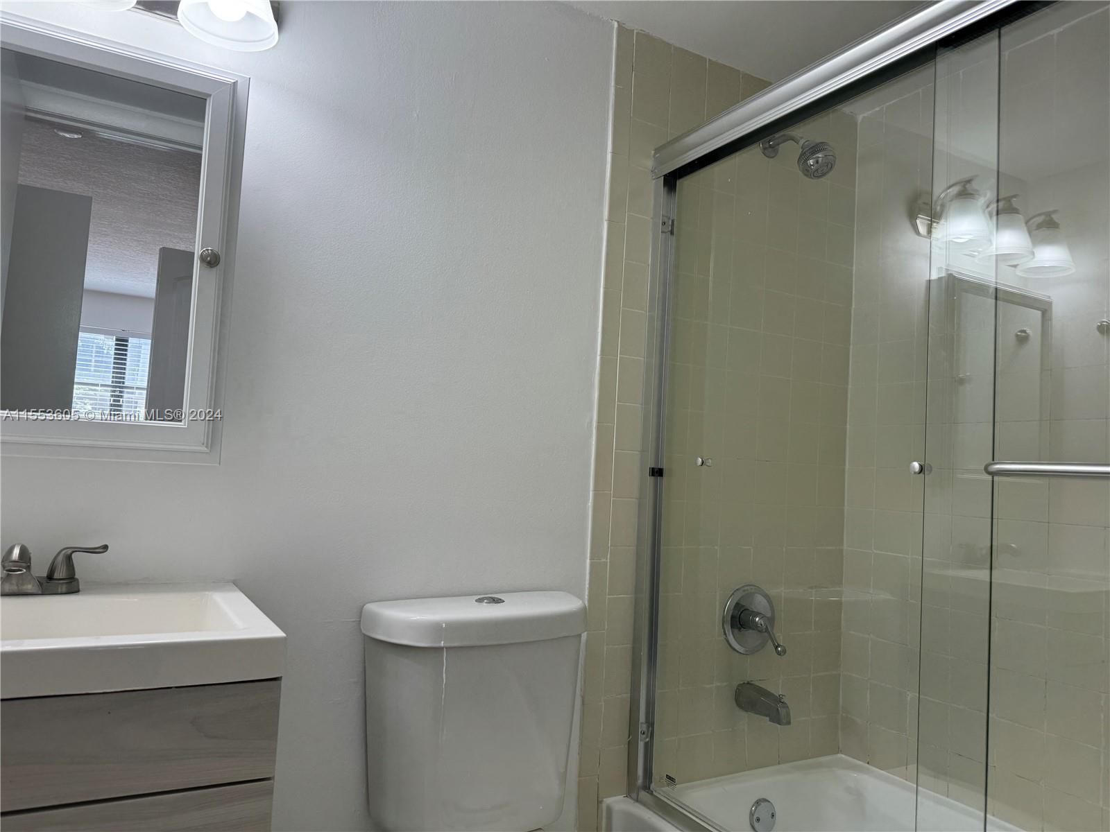 THE COURTS AT KENDALL CON - Residential Lease