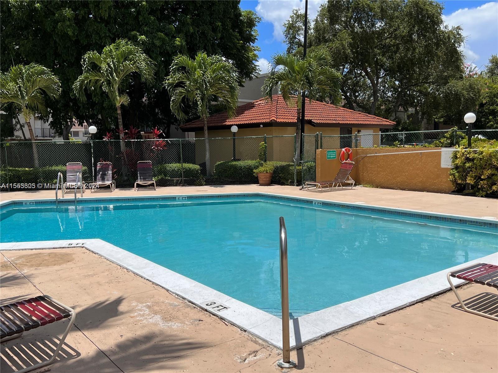 THE COURTS AT KENDALL CON - Residential Lease