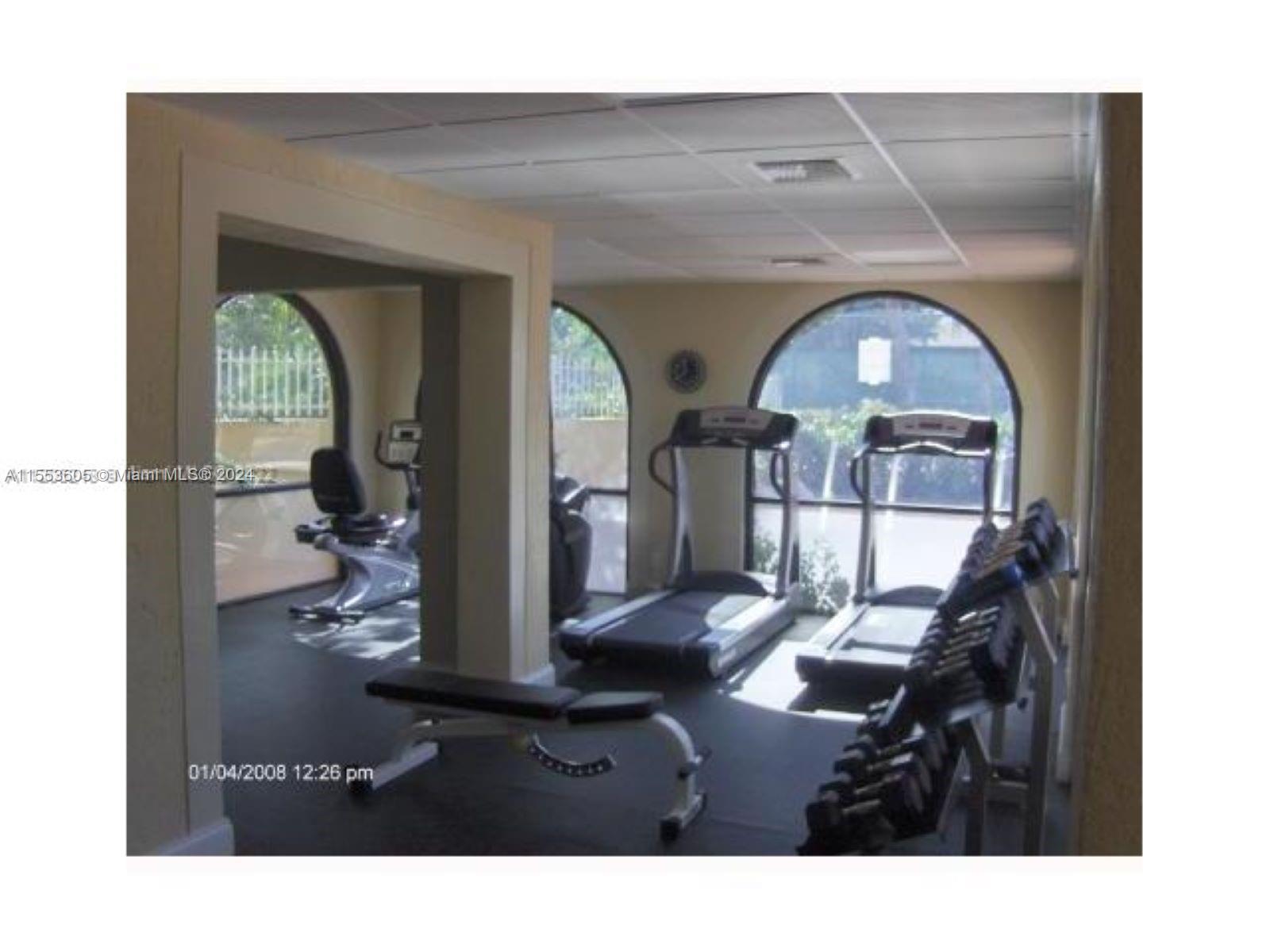THE COURTS AT KENDALL CON - Residential Lease