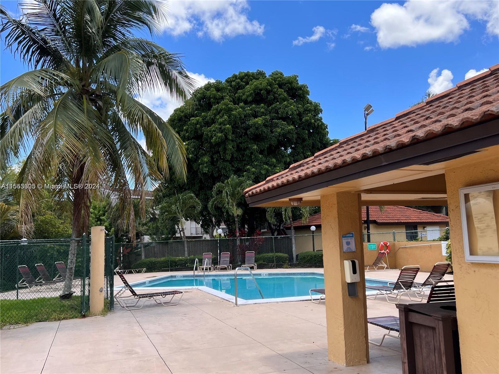 THE COURTS AT KENDALL CON - Residential Lease