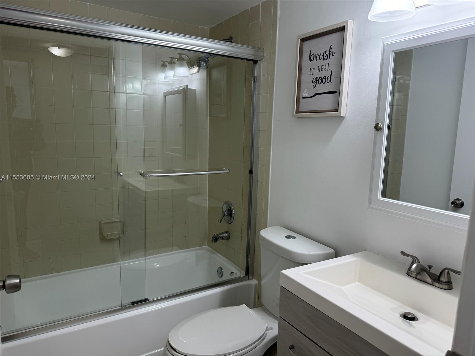 THE COURTS AT KENDALL CON - Residential Lease