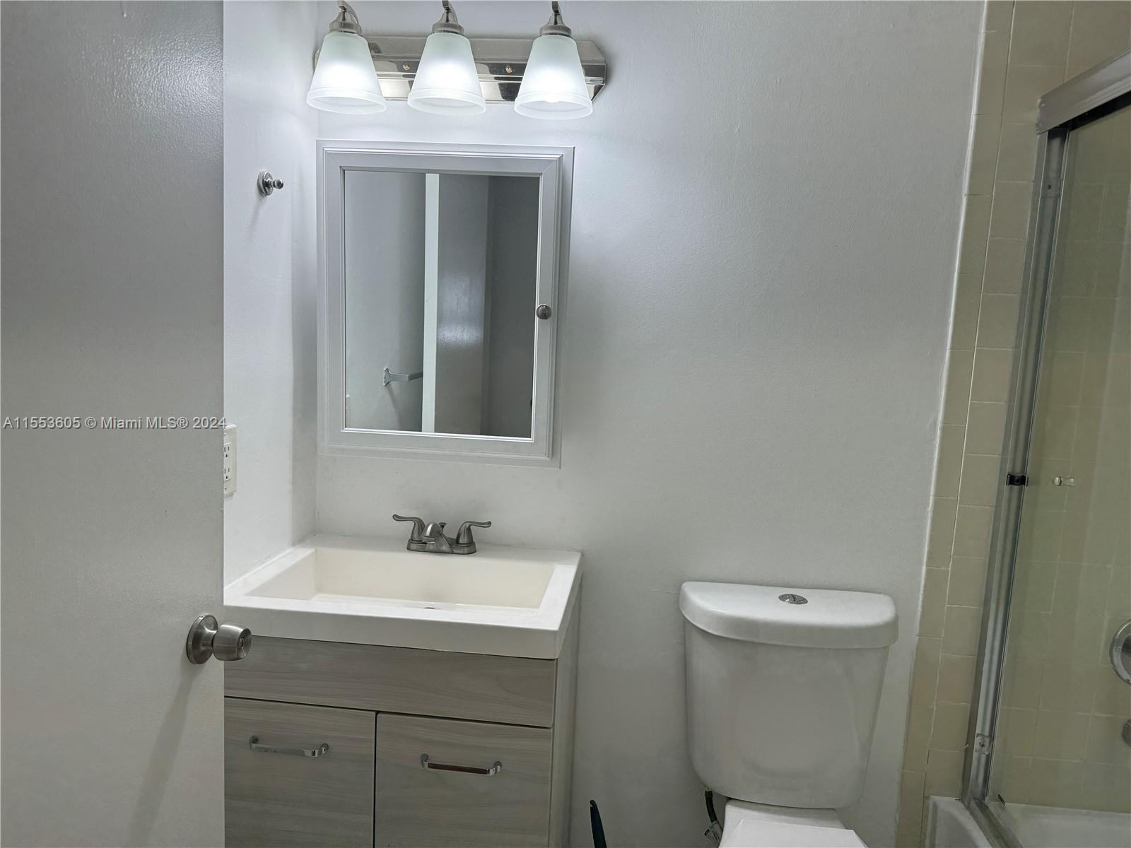 THE COURTS AT KENDALL CON - Residential Lease