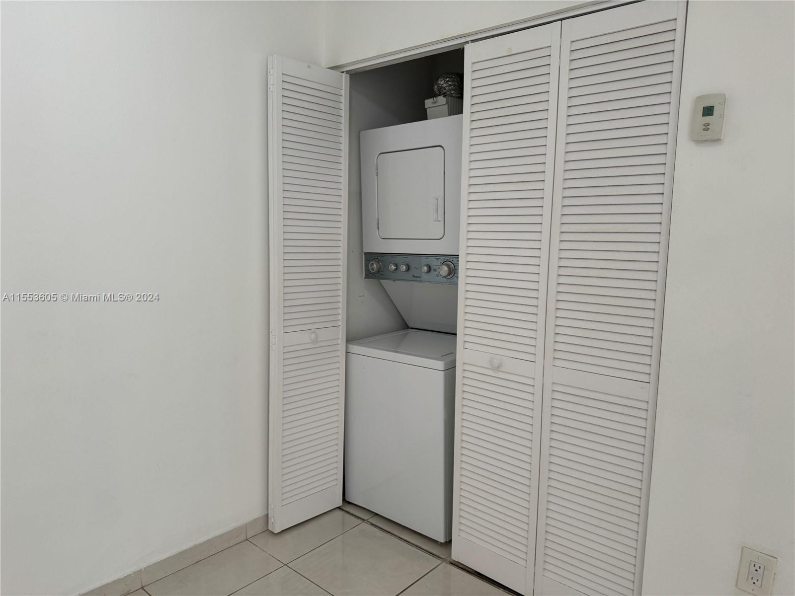THE COURTS AT KENDALL CON - Residential Lease