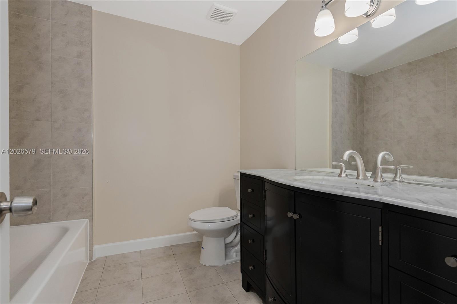 HOLLYWOOD GARDENS - Residential Lease