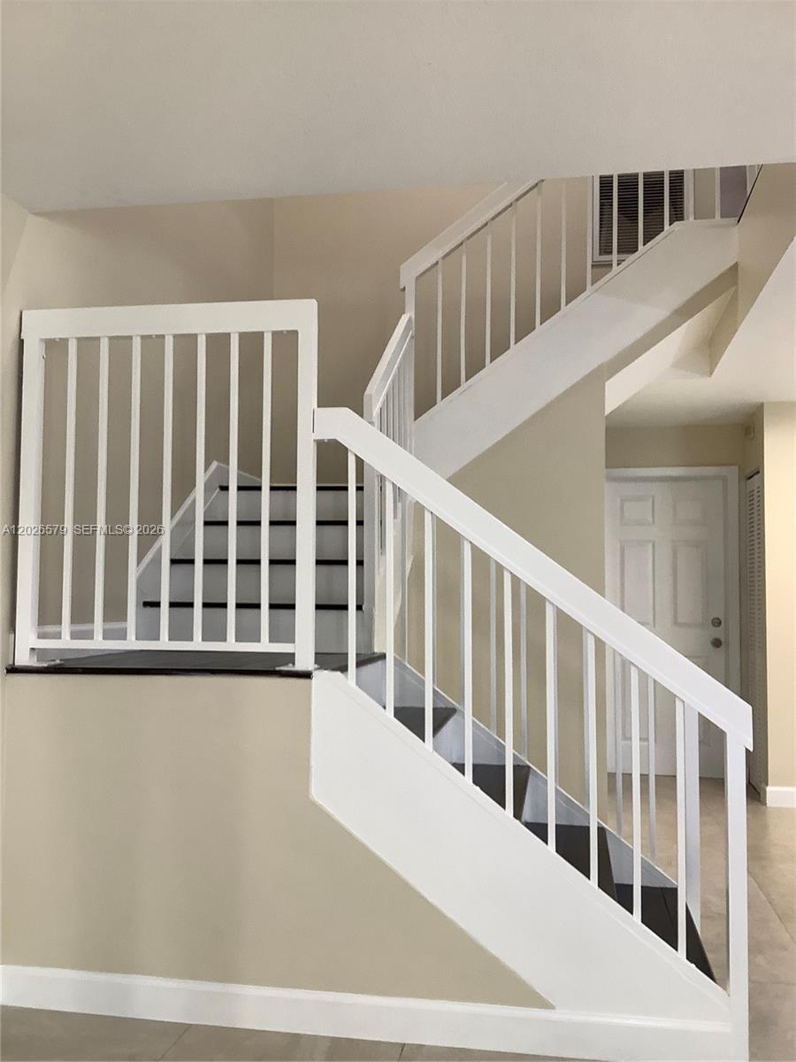 HOLLYWOOD GARDENS - Residential Lease