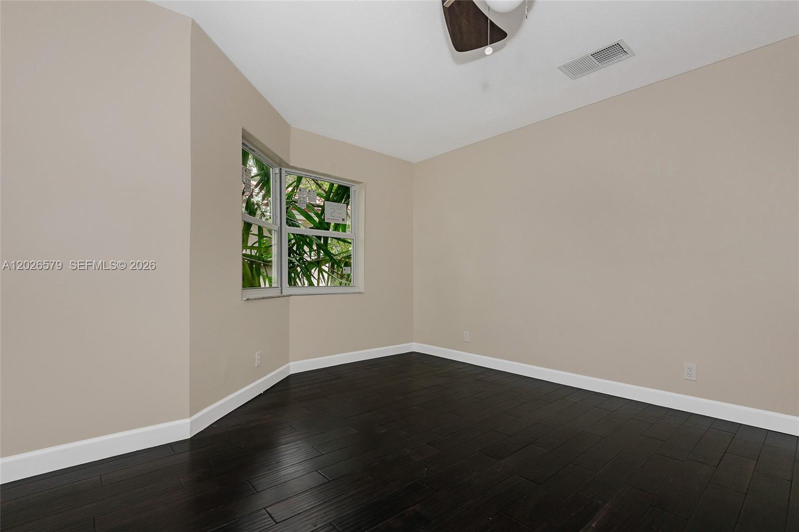 HOLLYWOOD GARDENS - Residential Lease
