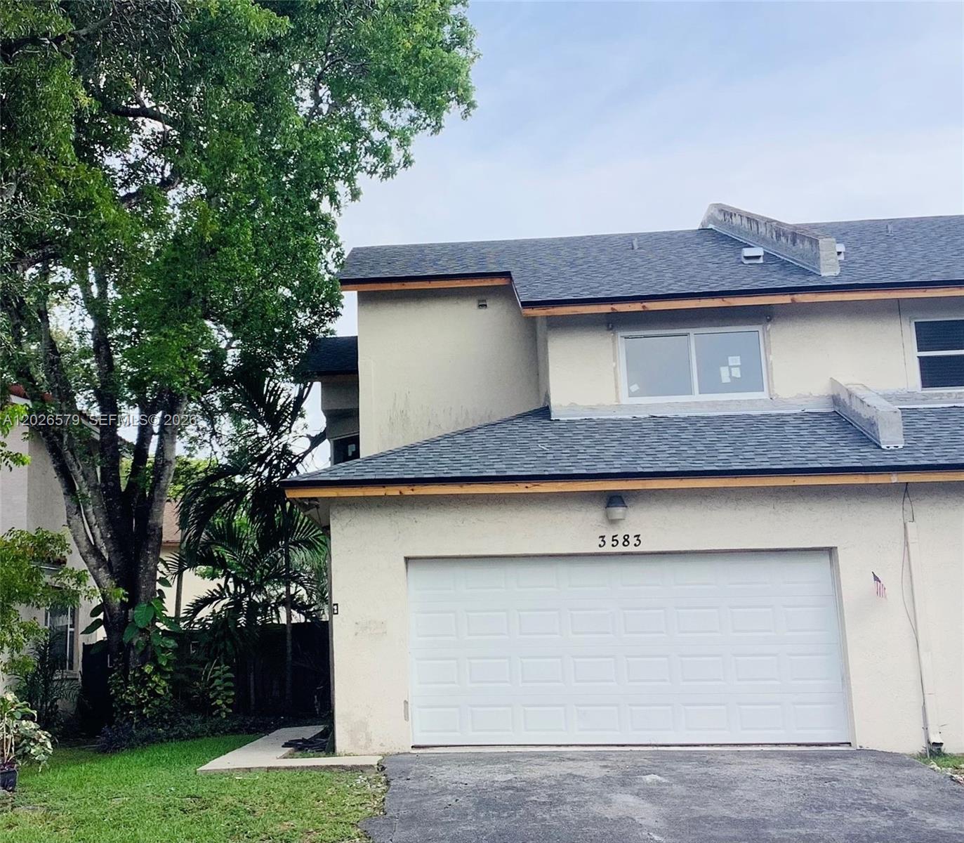 HOLLYWOOD GARDENS - Residential Lease