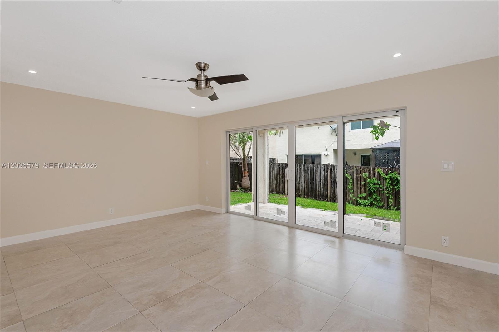 HOLLYWOOD GARDENS - Residential Lease