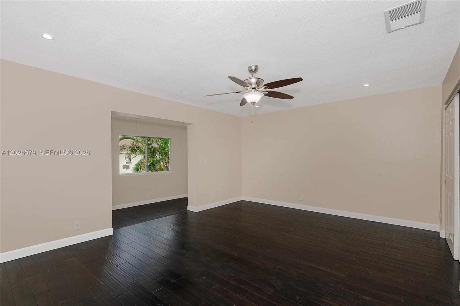 HOLLYWOOD GARDENS - Residential Lease