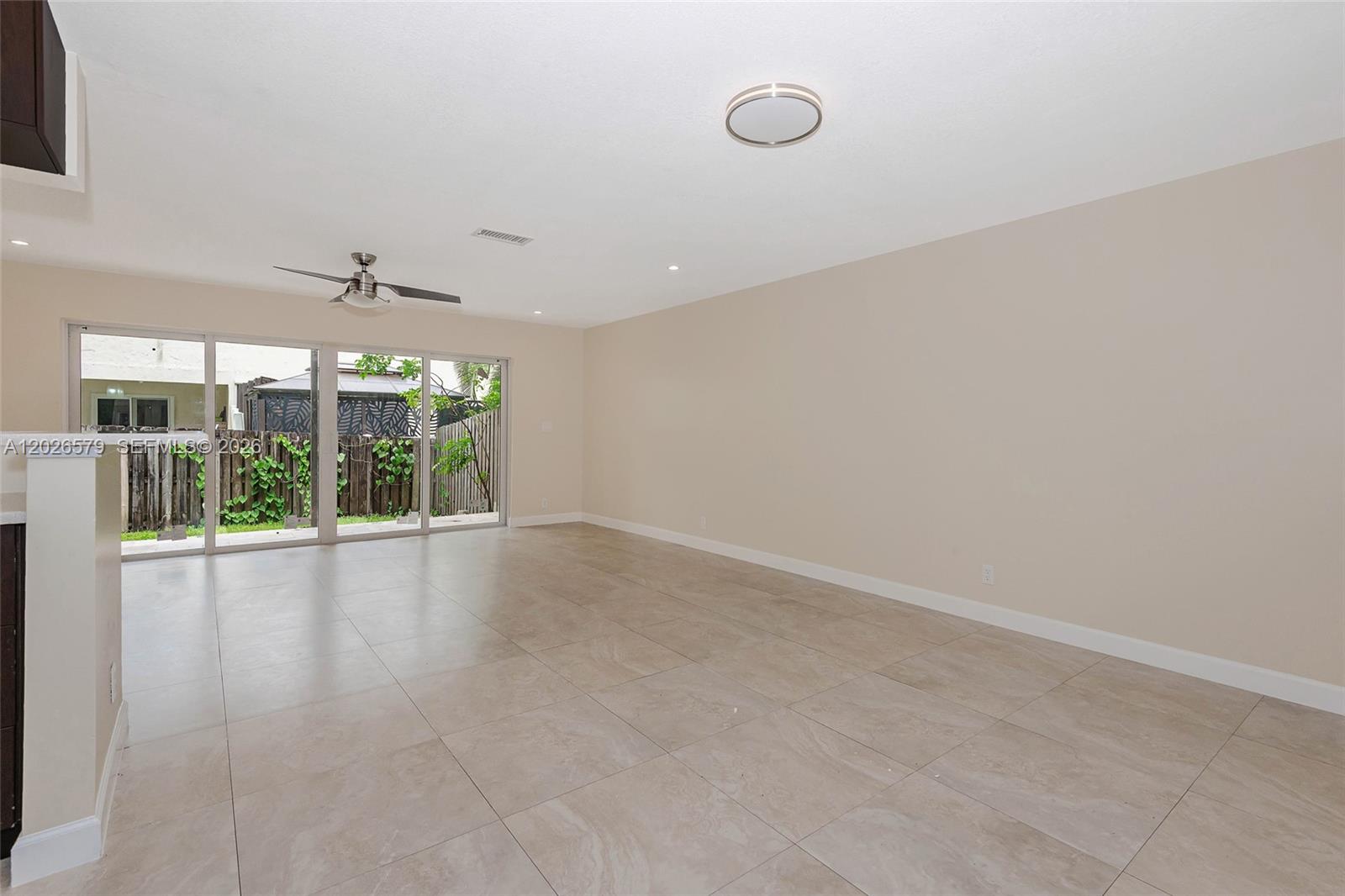 HOLLYWOOD GARDENS - Residential Lease