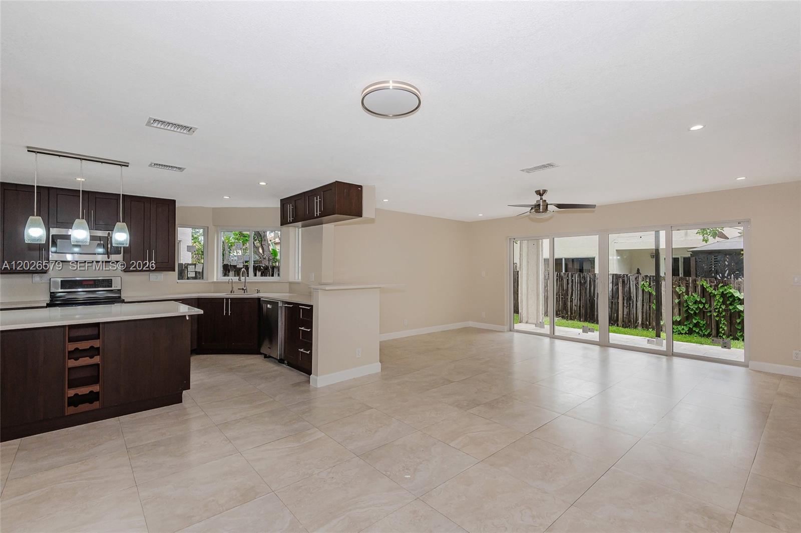 HOLLYWOOD GARDENS - Residential Lease