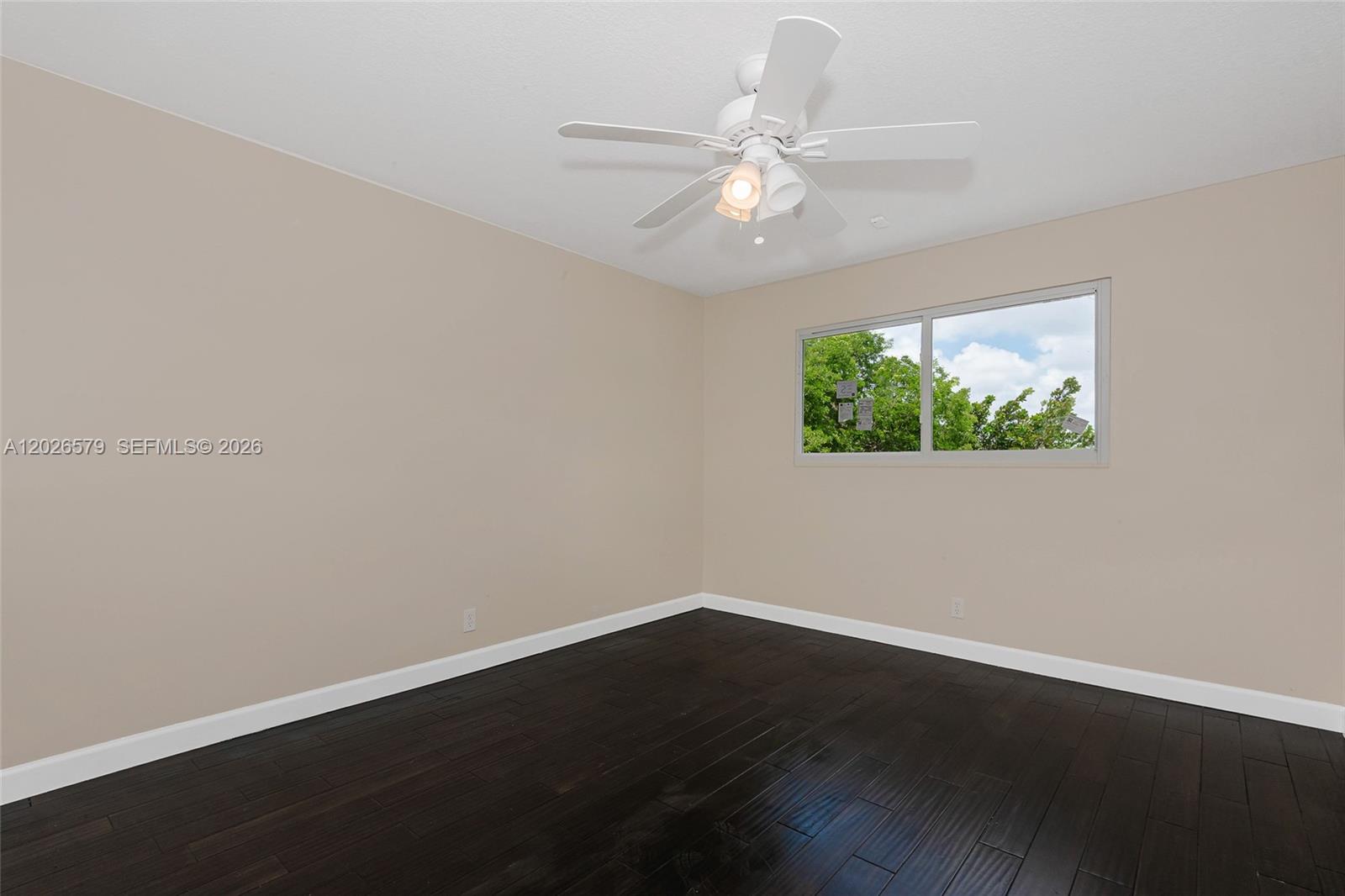 HOLLYWOOD GARDENS - Residential Lease