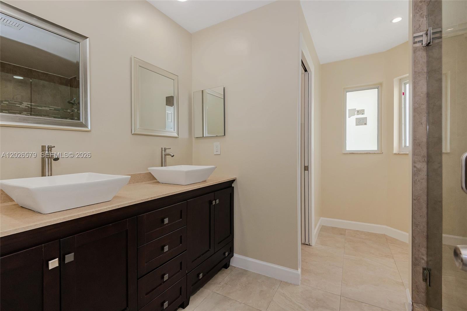 HOLLYWOOD GARDENS - Residential Lease