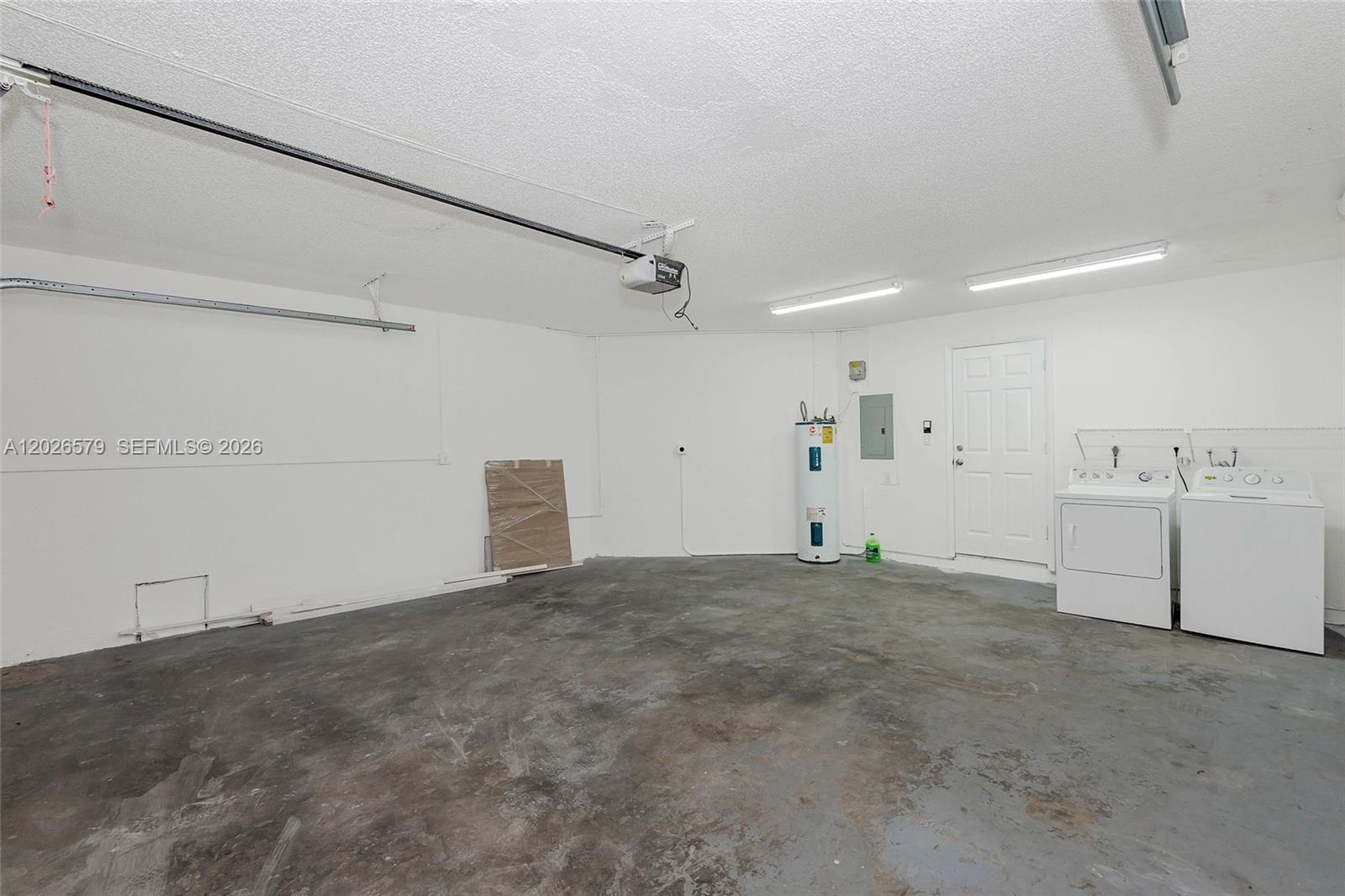HOLLYWOOD GARDENS - Residential Lease