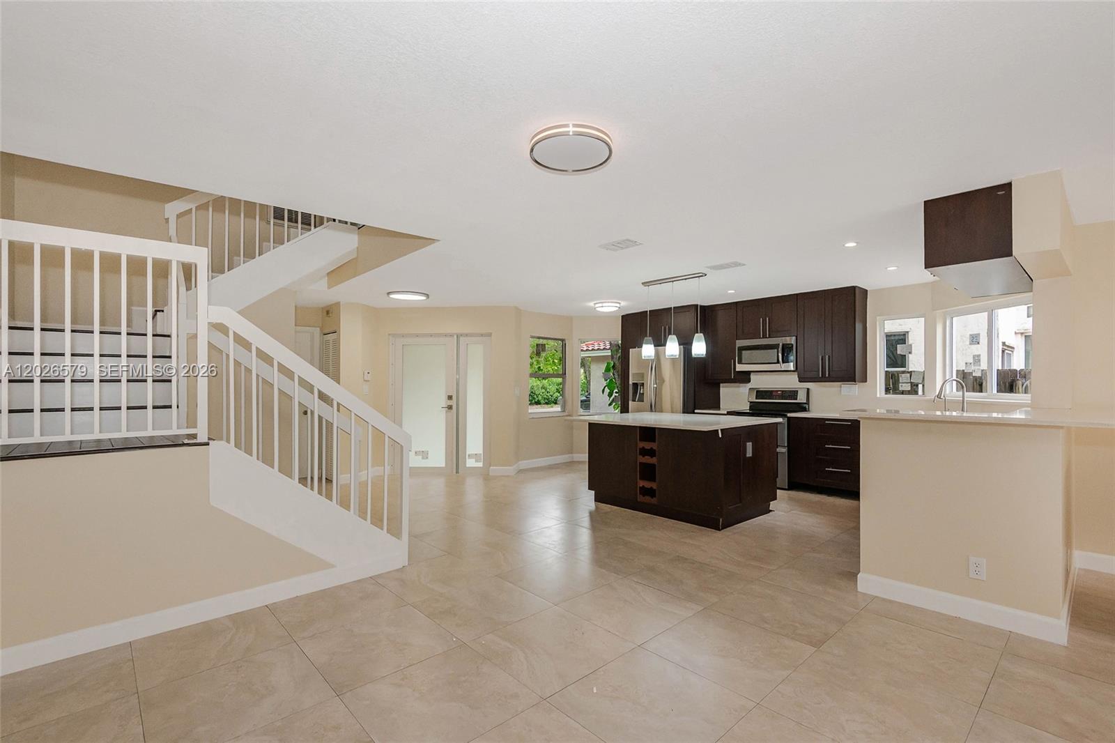 HOLLYWOOD GARDENS - Residential Lease