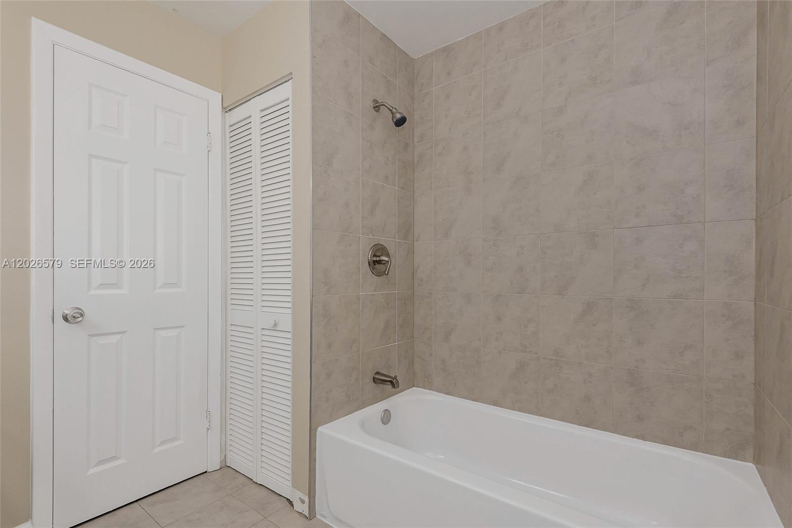 HOLLYWOOD GARDENS - Residential Lease