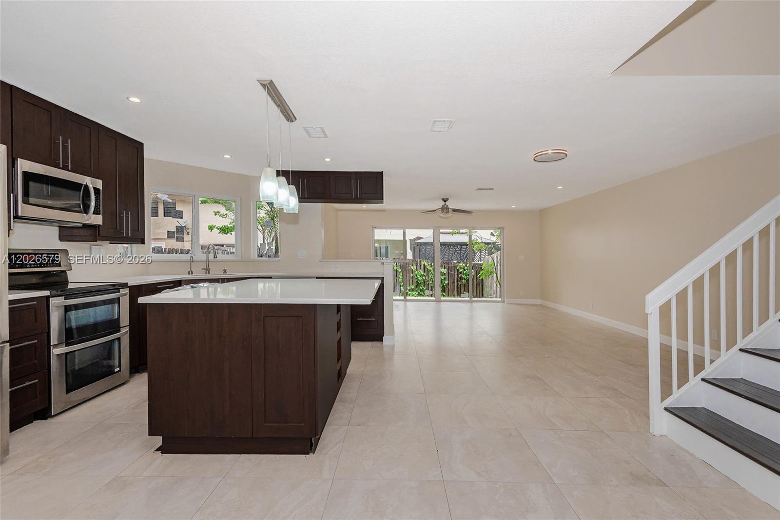 HOLLYWOOD GARDENS - Residential Lease