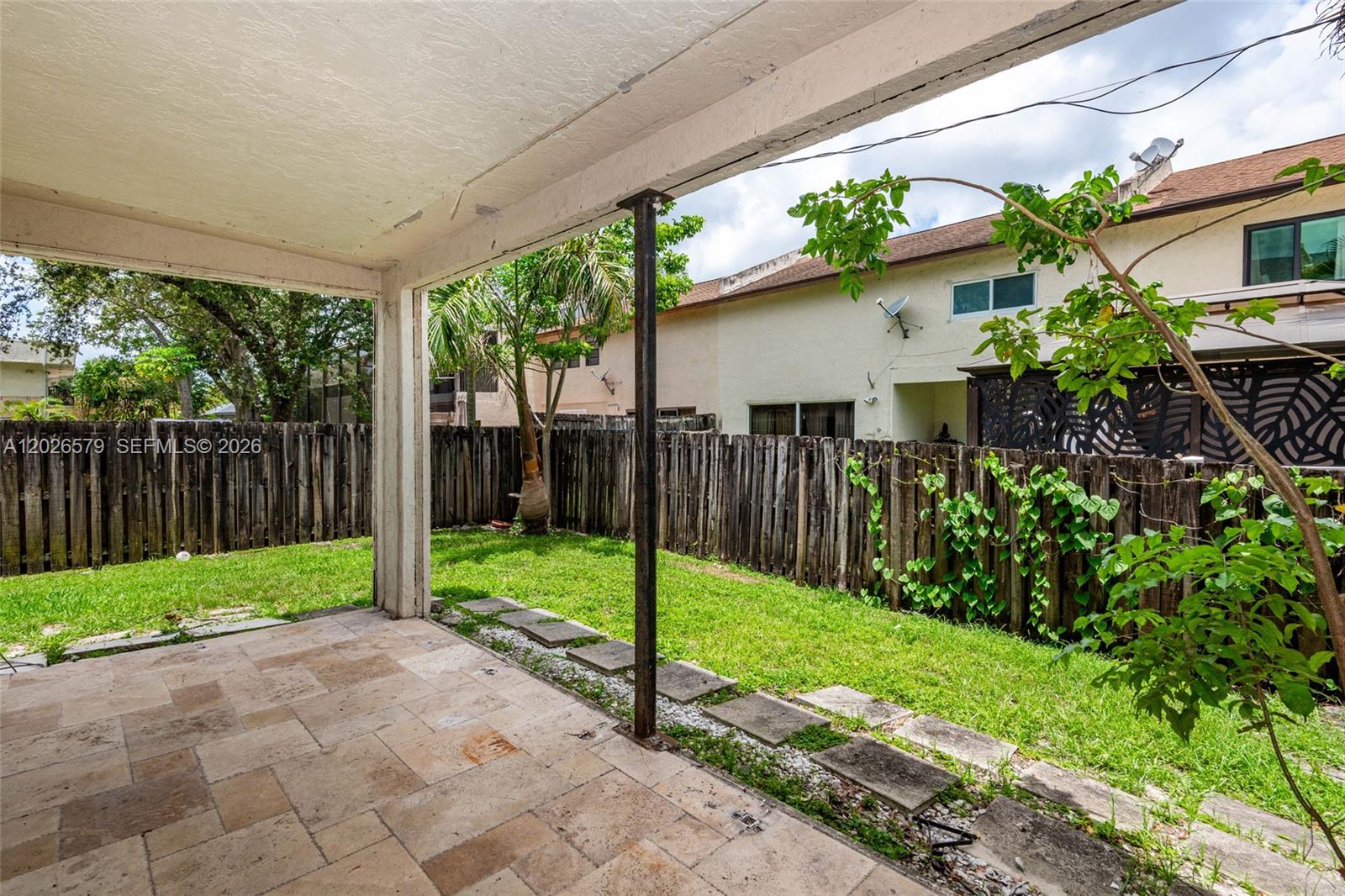 HOLLYWOOD GARDENS - Residential Lease