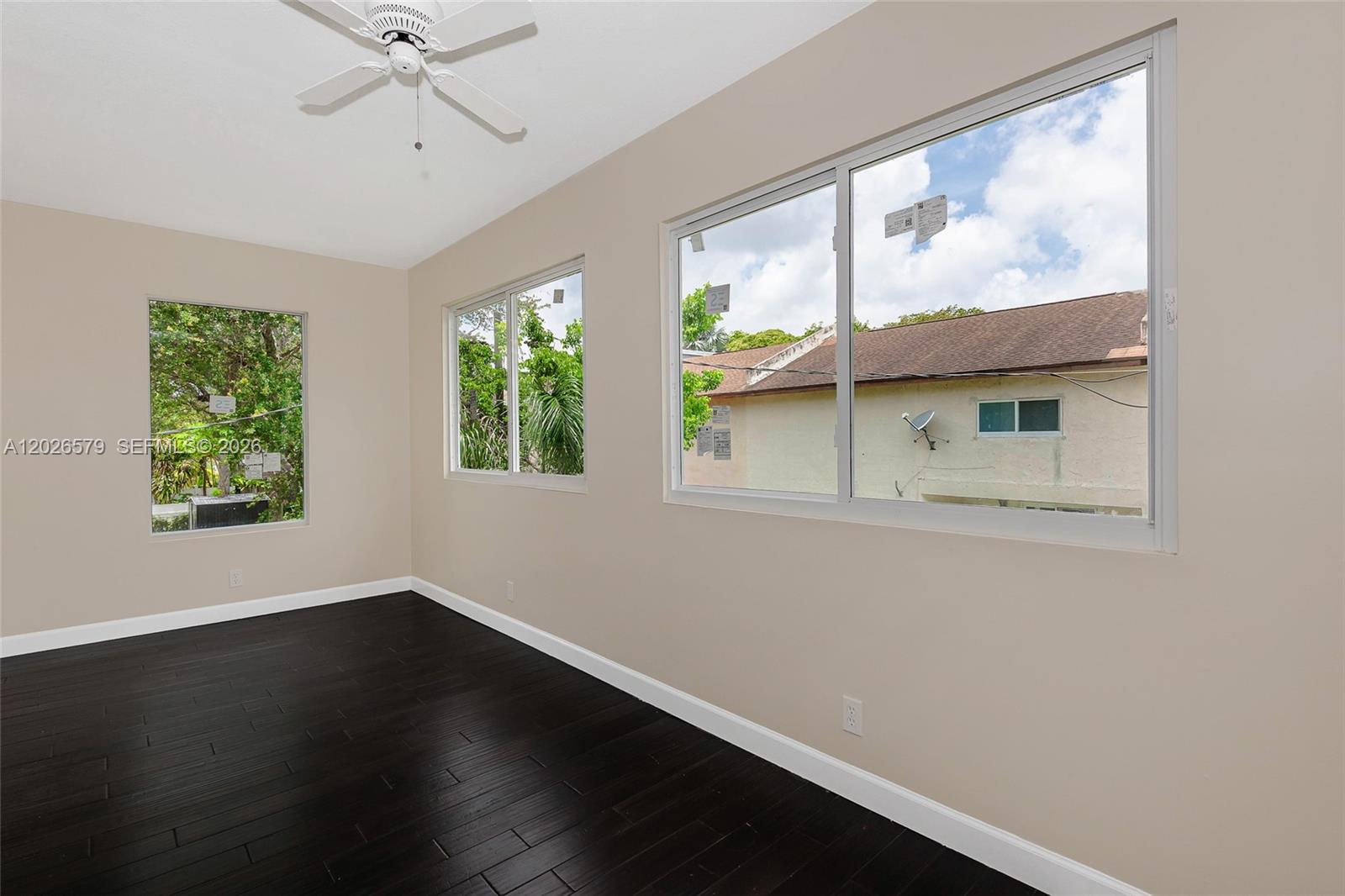 HOLLYWOOD GARDENS - Residential Lease