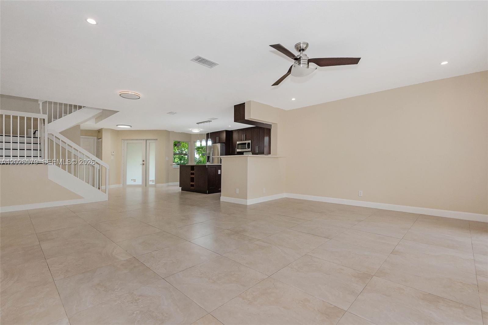 HOLLYWOOD GARDENS - Residential Lease